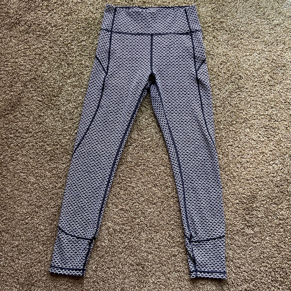 Lululemon In Movement 7/8 Leggings Monochromatic Black size 6